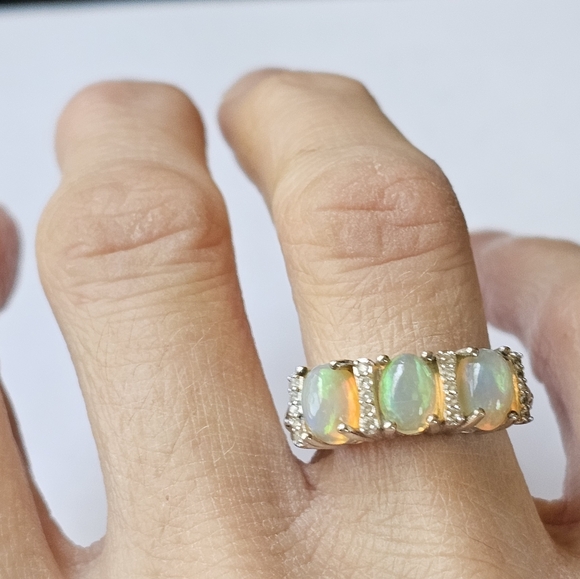 Genuine Welo Opals and Diamond Ring in Platinum over Sterling Silver Sz 6! - Picture 9 of 12